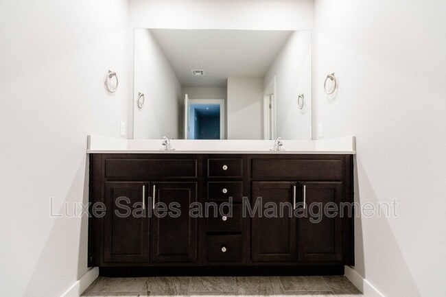 Building Photo - 2124 Camino Del Plaza Ln
