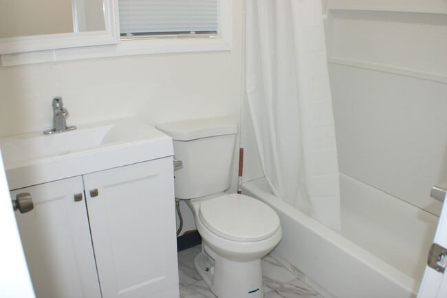 Building Photo - Charming 2-Bed, 1-Bath Home in Boron
