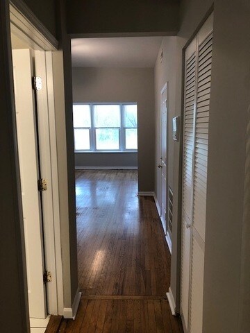 Building Photo - 1107 N Western Ave