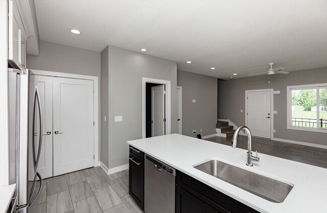 Building Photo - GREAT LOCATION!! 3 Bedroom, 2.5 Bathroom Townhome in Waukee!