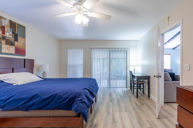 Building Photo - 3303 SE Sandpiper Ct