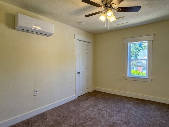 Building Photo - 1014 Hamilton Ave