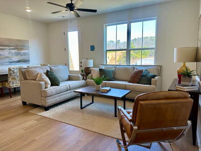 Building Photo - 3bd Lily at Chapman Trace + !!! First Days...