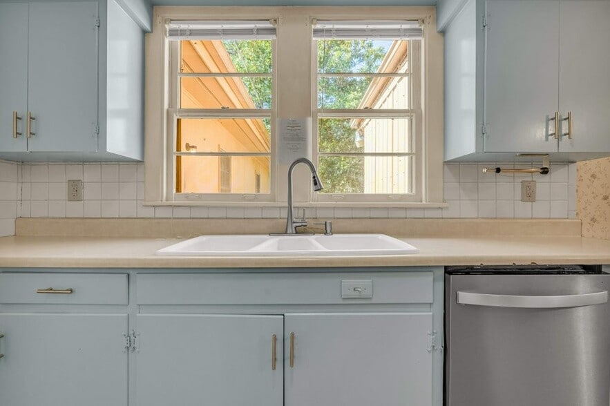 Building Photo - 1111 12th St N