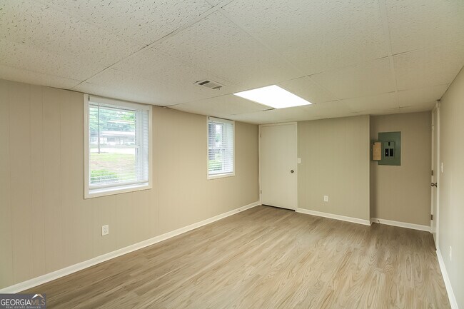 Building Photo - 7548 Colonial Ct