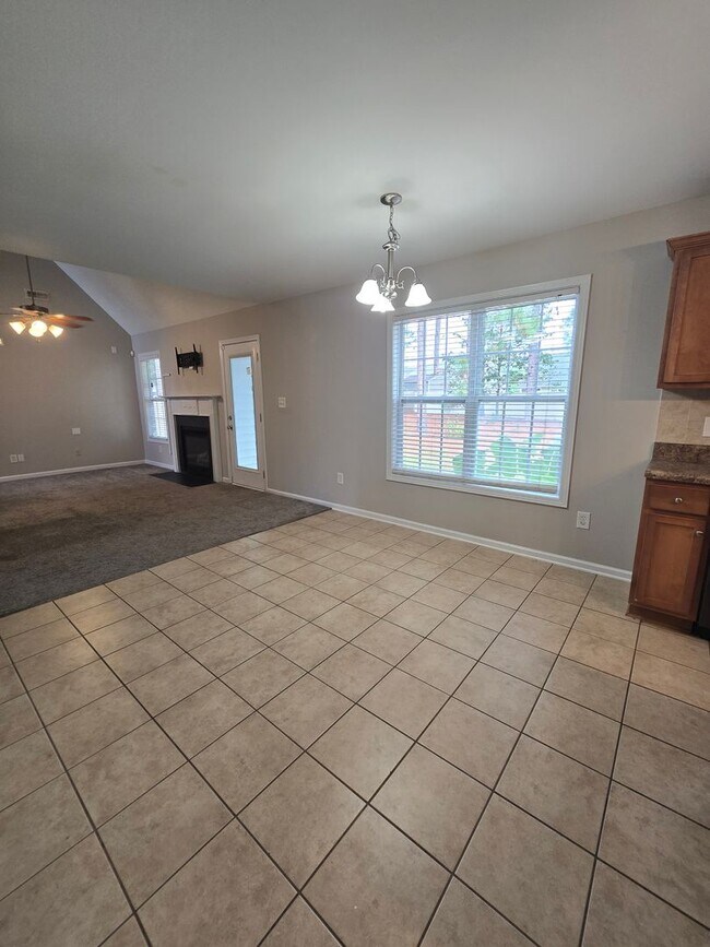 Building Photo - New Listing!!
