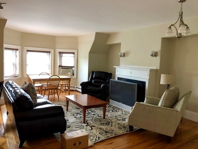 Building Photo - 318 Tappan St