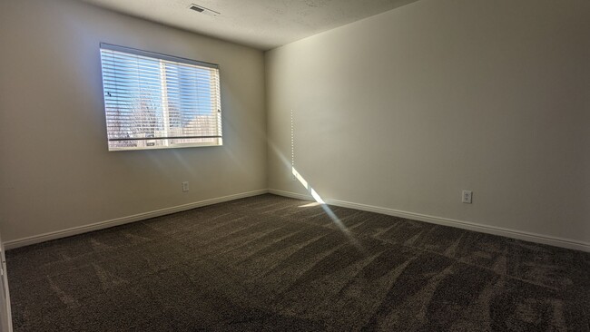 Building Photo - 2115 N 550 W