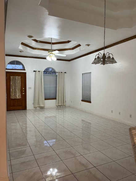 Building Photo - 1709 Bobcat Ln