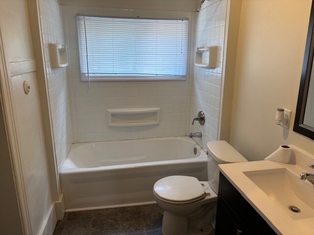 Bathroom - 212 W Hillsdale St