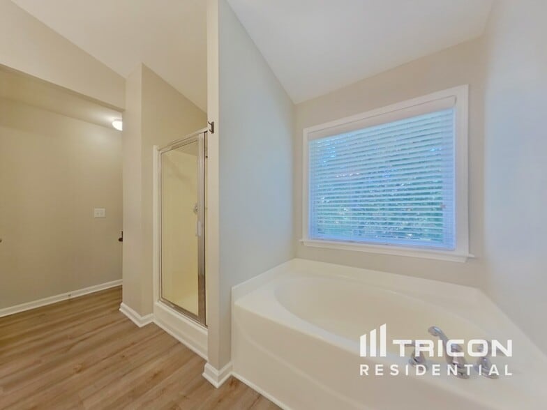 Building Photo - 188 Longwood Crossing