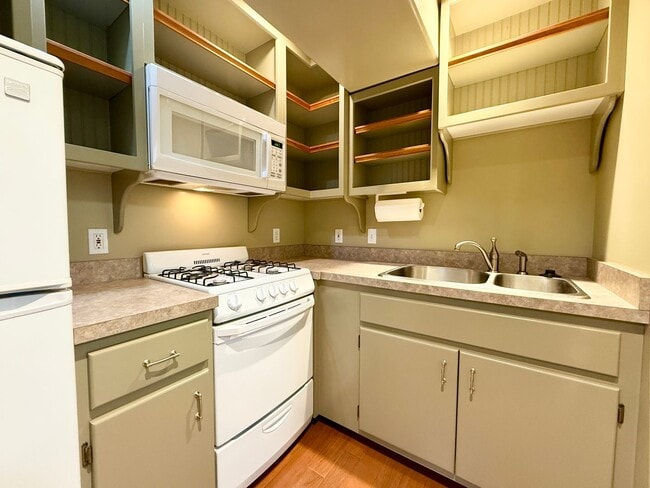 Building Photo - 676 Canyon Dr