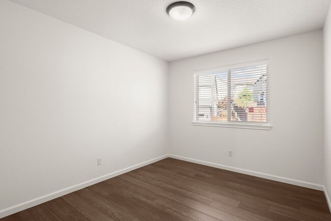 Building Photo - Stunning 3-Bedroom, 2.5-Bath Home in the C...
