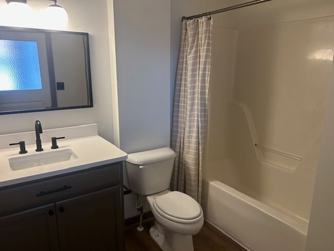 Building Photo - Flowers Building Condominiums Convenient To Downtown!!