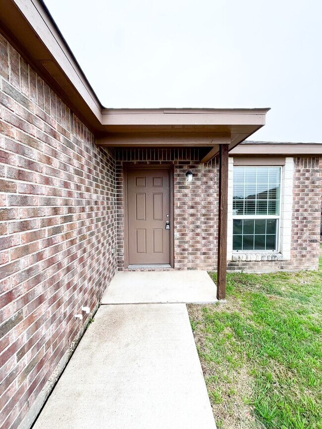 Building Photo - 1515 Justin Lp