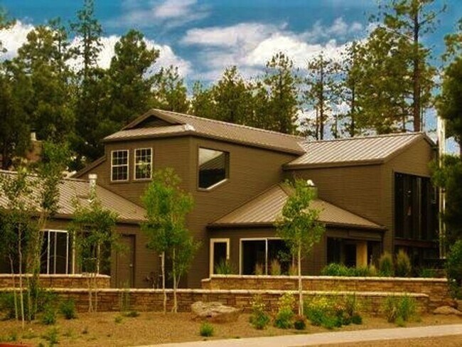 Building Photo - 1385 W University Ave