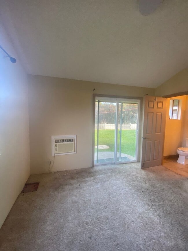 Building Photo - Great price for this 3 Bedroom 1.5 Bathroo...