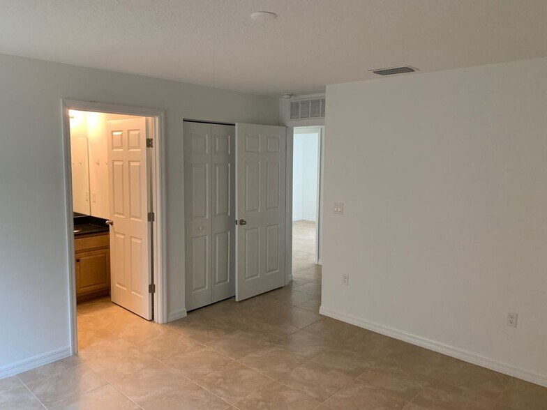 Building Photo - 36 Renshaw Dr