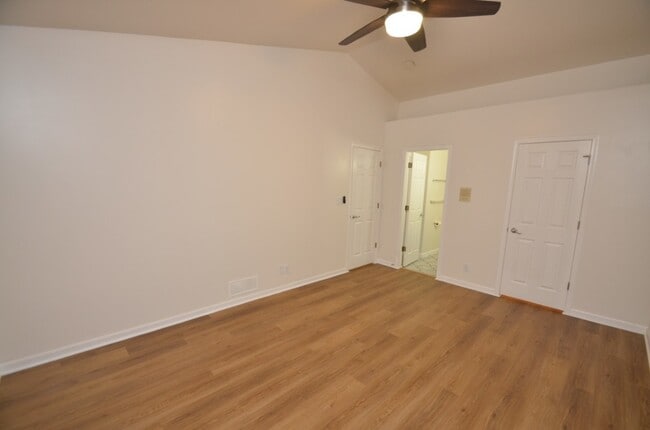 Building Photo - 6229 Commonwealth Dr