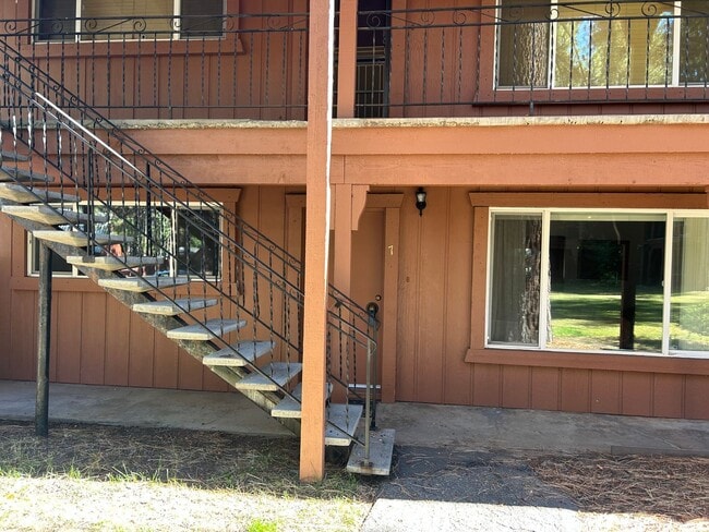Building Photo - Great Location!  Furnished Condo off Ski Run Blvd - 6 month lease