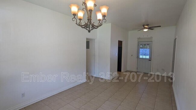 Building Photo - 140 N Oxalis Dr