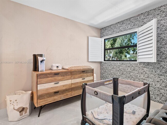 Building Photo - 2553 NW 42nd Ave