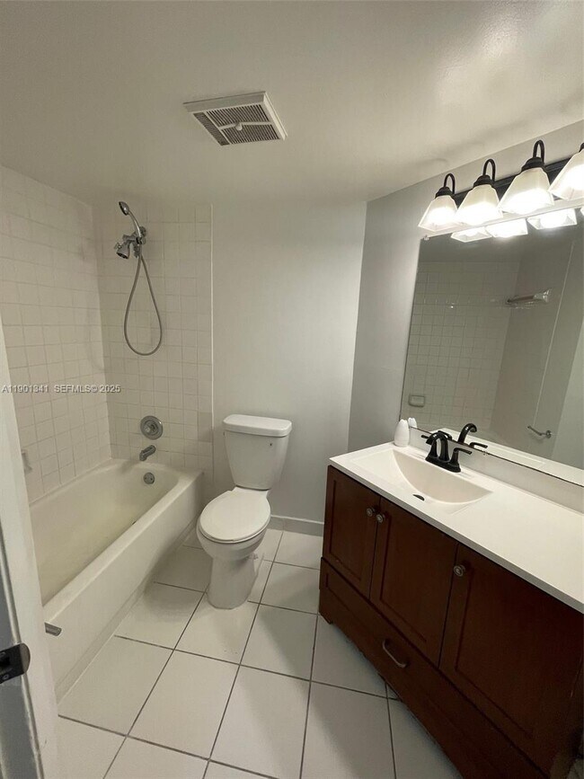 Building Photo - 5595 Courtyard Dr