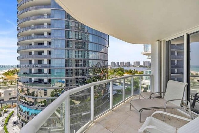 Building Photo - 18671 Collins Ave