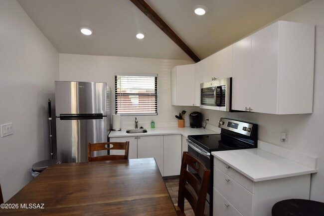 Building Photo - 2103 N Santa Rita Ave