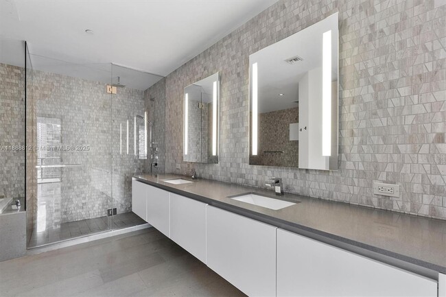 Building Photo - 88 SW 7th St