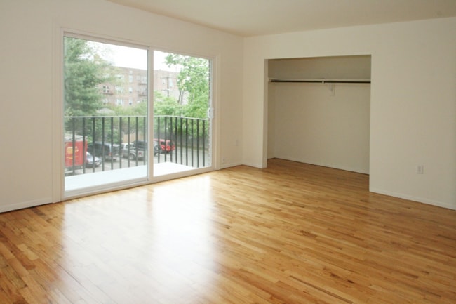 Building Photo - 1 Carriage Way