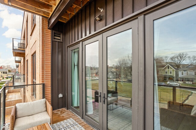 Building Photo - 877 N East St