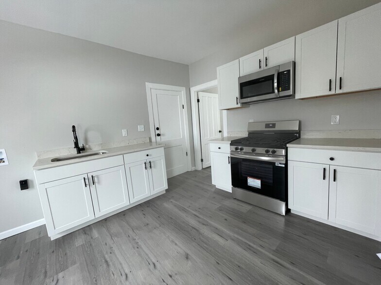 Building Photo - 29 Walnut St