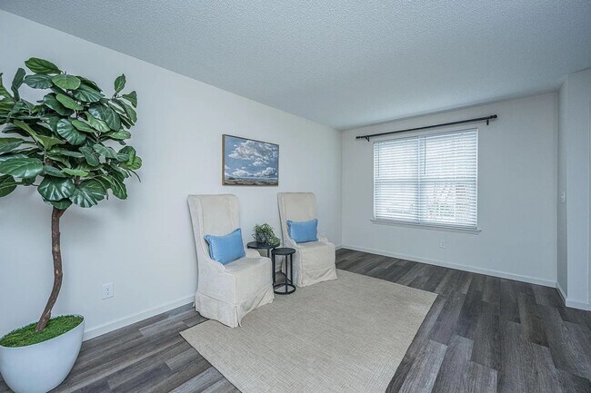 Building Photo - 306 Crestview Dr