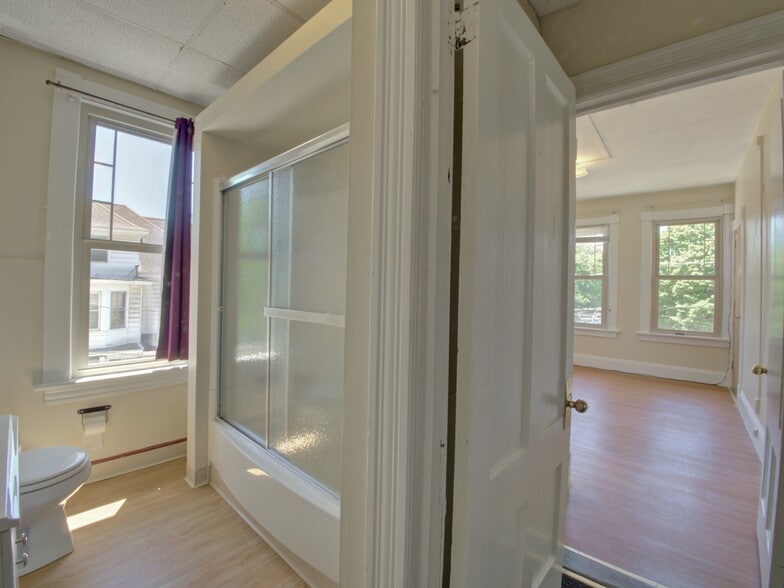 324 Valley unit 20 - 324 Valley St