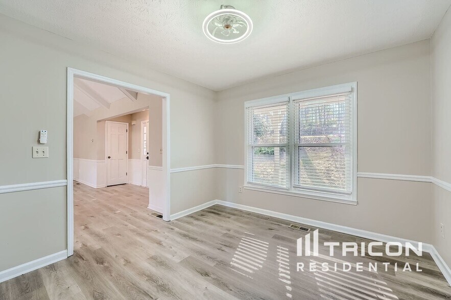 Building Photo - 1366 Oleander Dr SW