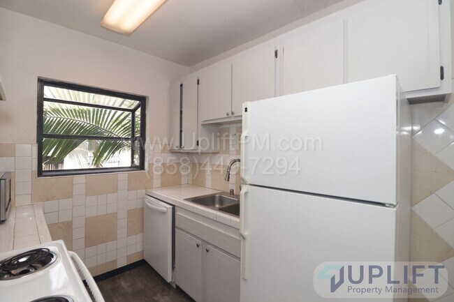 Building Photo - 2-bedroom, 2-bathroom home in a gated comm...