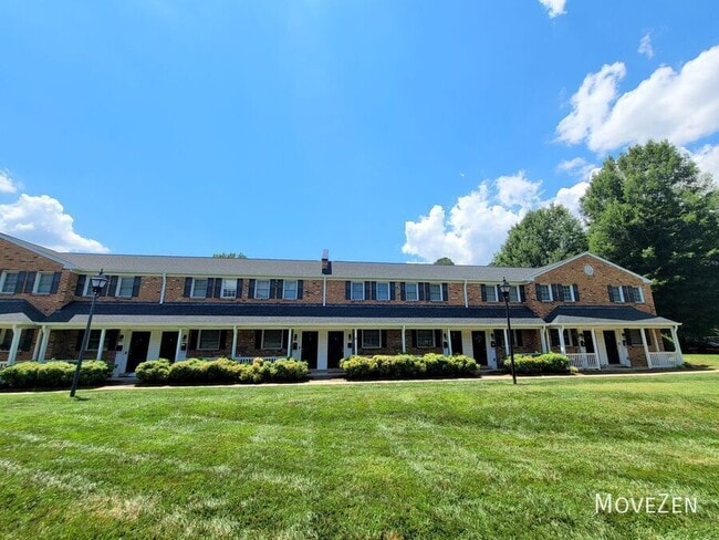 Building Photo - 1336 Green Oaks Ln