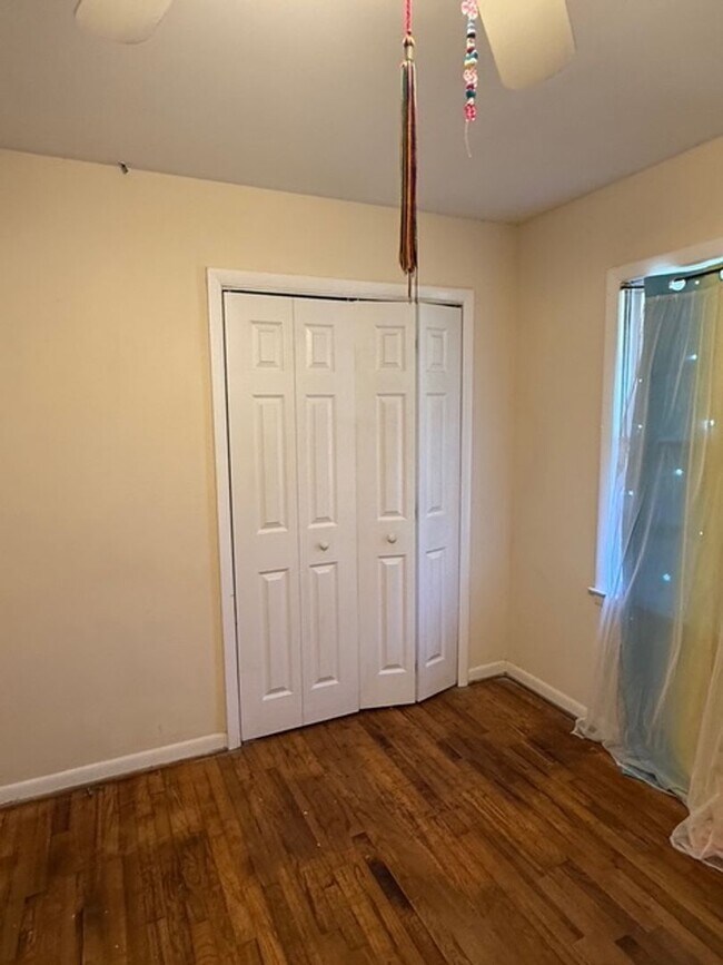 Building Photo - 10-12 Milledge Ct