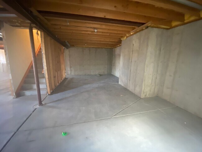 Building Photo - Large Home in Piney Creek