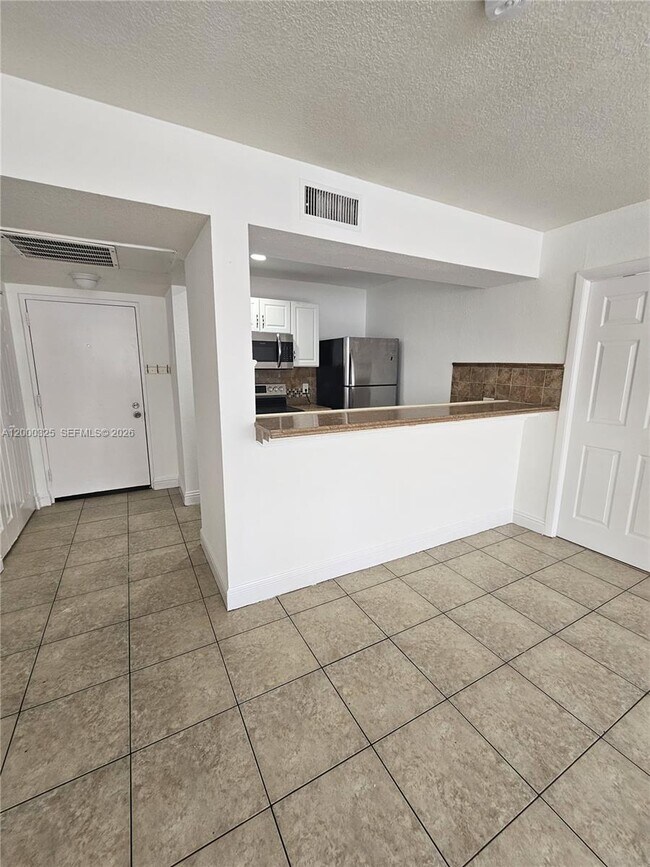 Building Photo - 8180 Geneva Ct