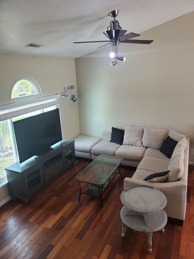 Building Photo - Deep Creek