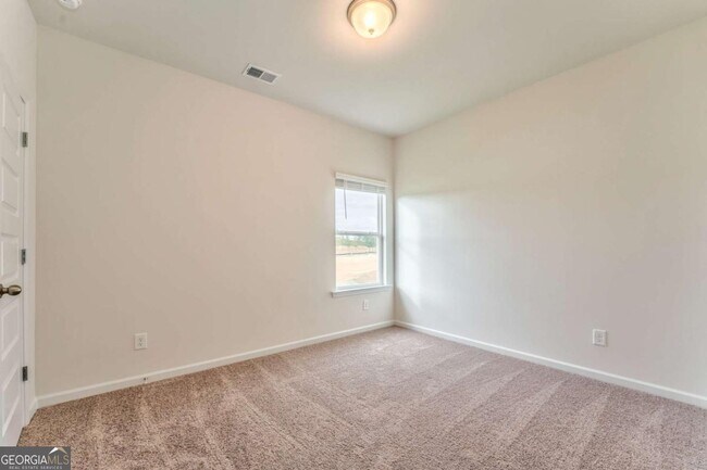 Building Photo - 16 Longbrooke Dr SE