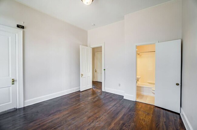 Building Photo - 2701 Cleinview Ave