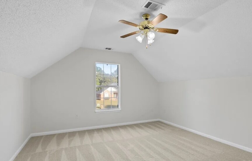 Upstairs bedroom - 198 Harbour Ln