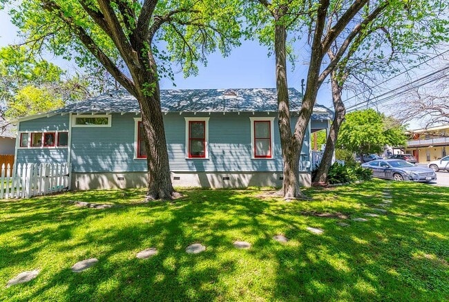 Building Photo - 501 W 41st St