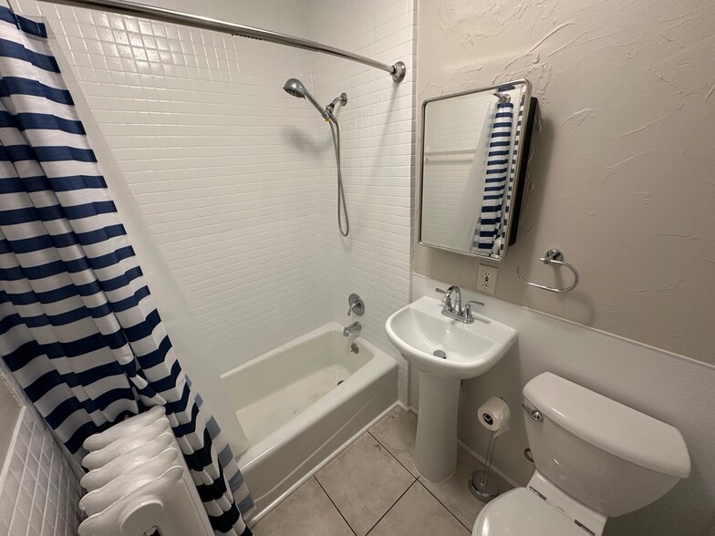 Building Photo - 235 Logan Ave N