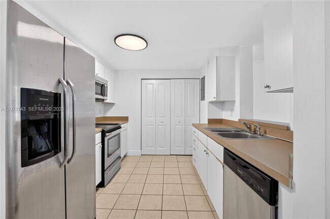 Building Photo - 1250 S Miami Ave