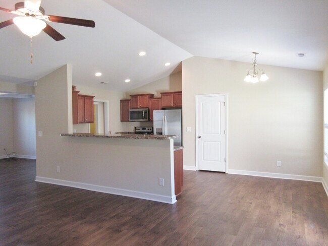 Building Photo - Nice 3 Bedroom Home in Richlands