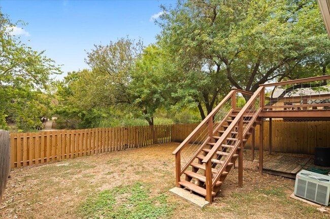 Building Photo - 220 Sailmaster St